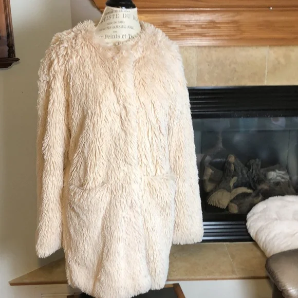 COAT FAUX FUR RARE! - Picture 2 of 12